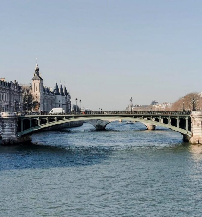 Vue Parisienne de la Seine et pont de Paris